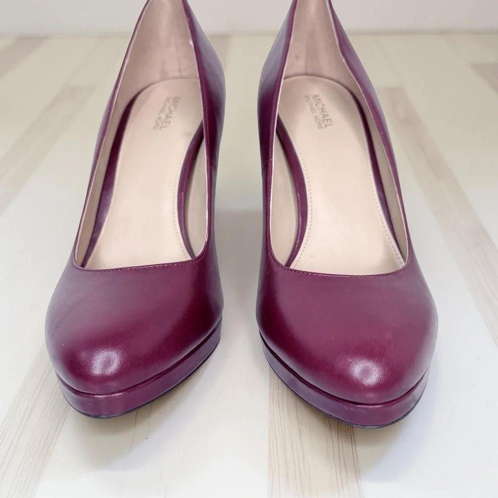 Michael Kors Genuine NWOT Antoinette Leather Pump burgundy SZ/9 Gold MK logo